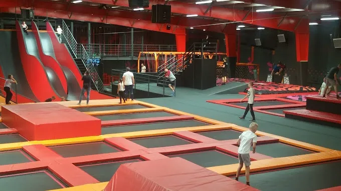 Parki trampolin: Idealne miejsce na aktywny weekend